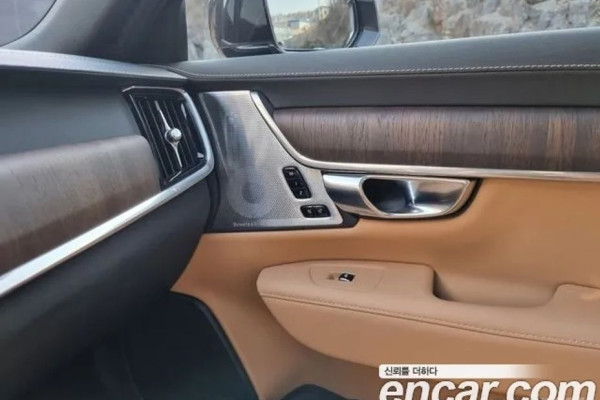 2022 Volvo S90 с пробегом 30 583 км