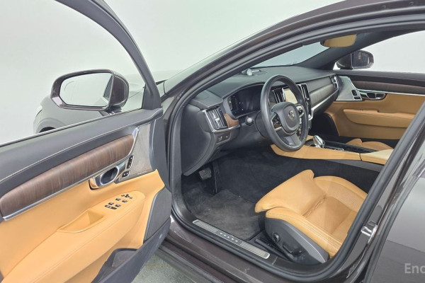 2022 Volvo S90 с пробегом 108 853 км