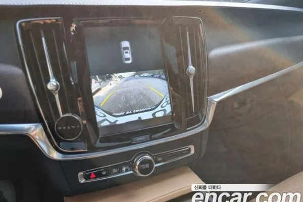 2022 Volvo S90 с пробегом 30 583 км