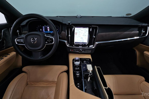 2023 Volvo S90 с пробегом 30 012 км