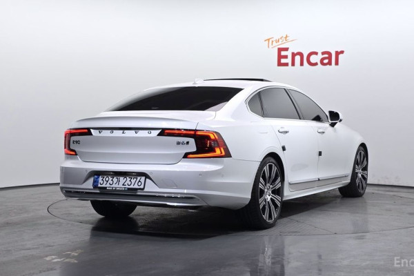 2022 Volvo S90 с пробегом 43 649 км