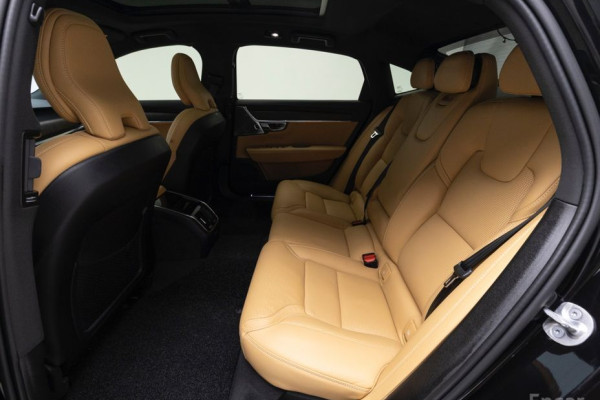 2023 Volvo S90 с пробегом 60 831 км