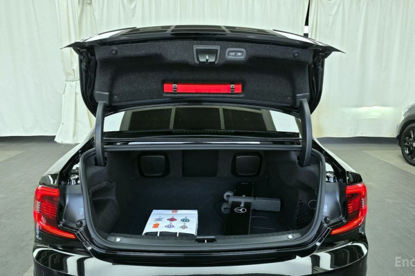 2022 Volvo S90 с пробегом 23 885 км