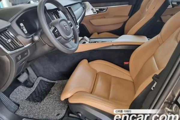 2022 Volvo S90 с пробегом 30 583 км