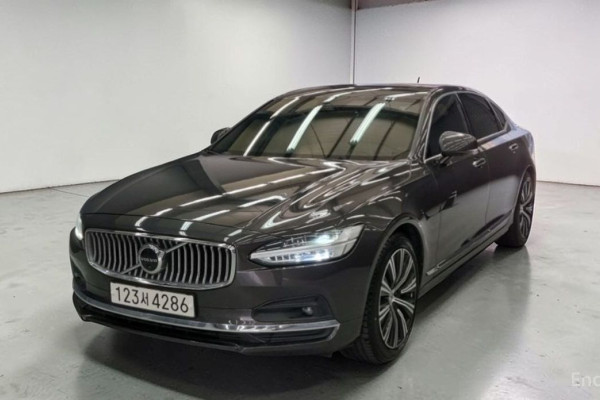 2022 Volvo S90 с пробегом 87 000 км
