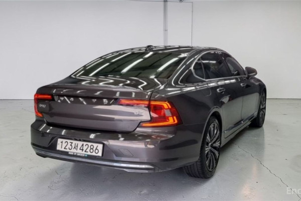 2022 Volvo S90 с пробегом 87 000 км