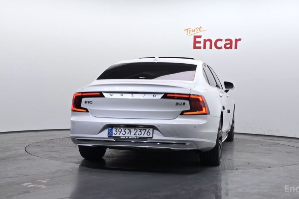 2022 Volvo S90 с пробегом 43 649 км