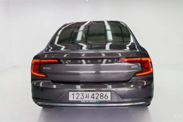 2022 Volvo S90 с пробегом 87 000 км