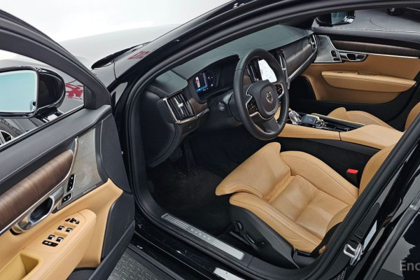 2023 Volvo S90 с пробегом 30 012 км