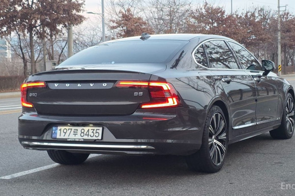 2023 Volvo S90 с пробегом 34 000 км