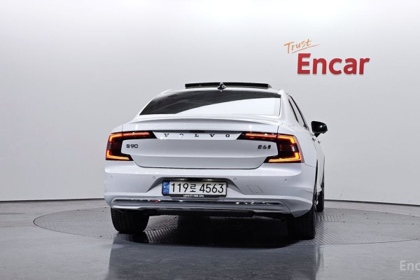 2023 Volvo S90 с пробегом 35 033 км