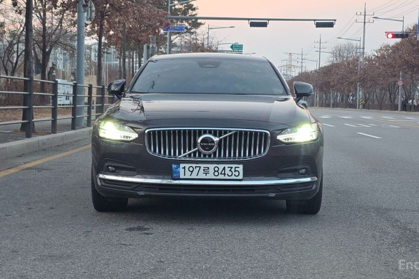 2023 Volvo S90 с пробегом 34 000 км