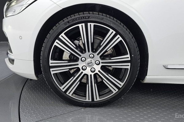 2023 Volvo S90 с пробегом 35 033 км