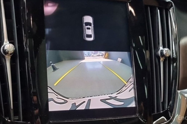 2022 Volvo S90 с пробегом 87 000 км