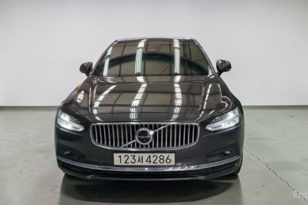 2022 Volvo S90 с пробегом 87 000 км