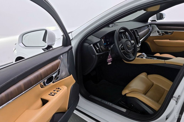 2022 Volvo S90 с пробегом 43 649 км