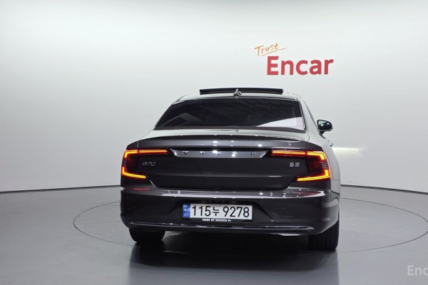 2022 Volvo S90 с пробегом 44 452 км