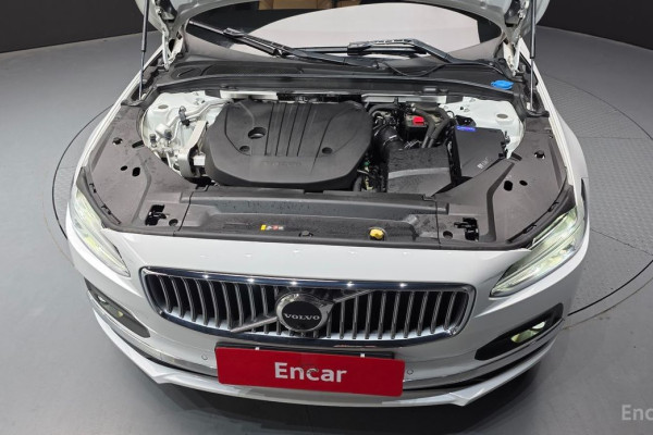 2022 Volvo S90 с пробегом 42 100 км