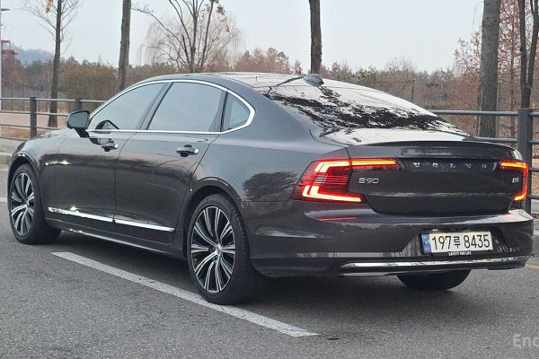 2023 Volvo S90 с пробегом 34 000 км