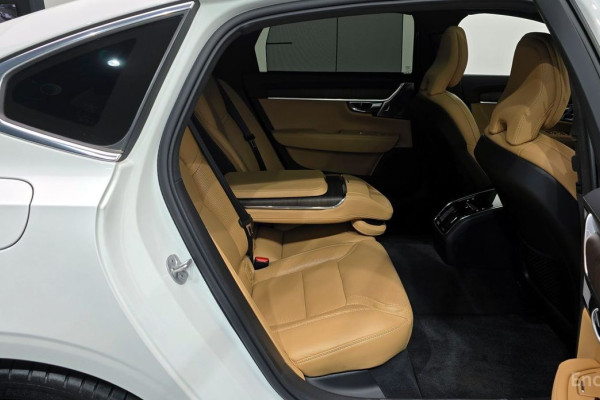 2022 Volvo S90 с пробегом 43 649 км