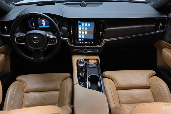 2022 Volvo S90 с пробегом 42 100 км