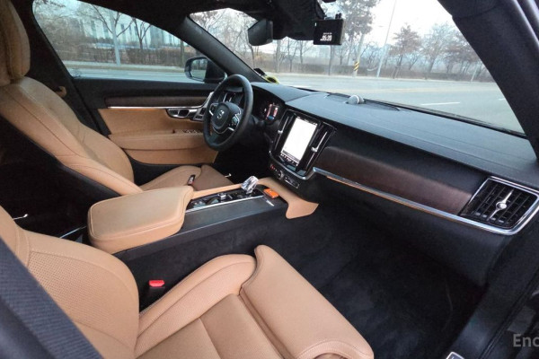 2023 Volvo S90 с пробегом 34 000 км