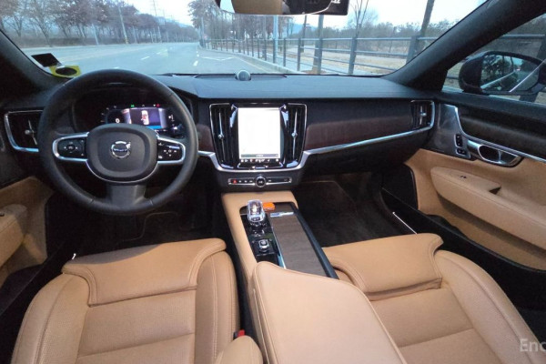2023 Volvo S90 с пробегом 34 000 км