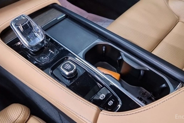 2022 Volvo S90 с пробегом 87 000 км