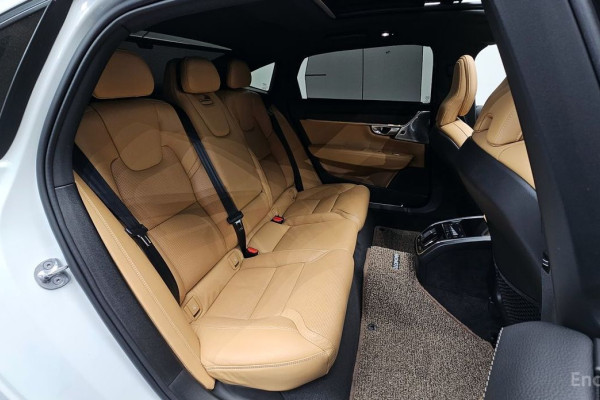2023 Volvo S90 с пробегом 35 033 км