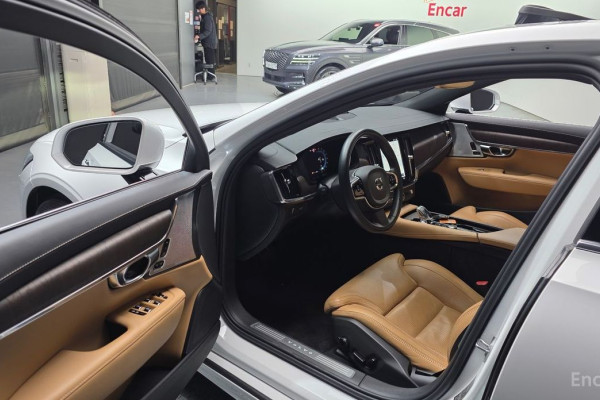 2022 Volvo S90 с пробегом 42 100 км