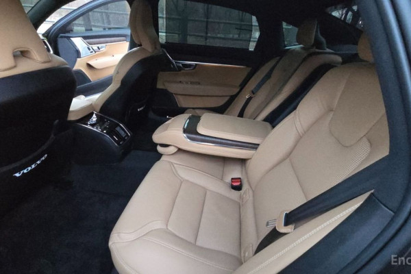 2023 Volvo S90 с пробегом 34 000 км