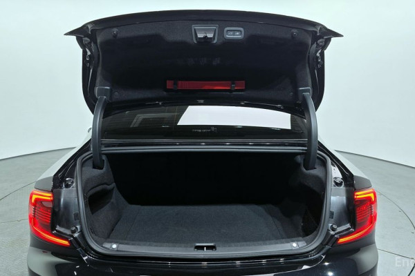 2022 Volvo S90 с пробегом 37 138 км