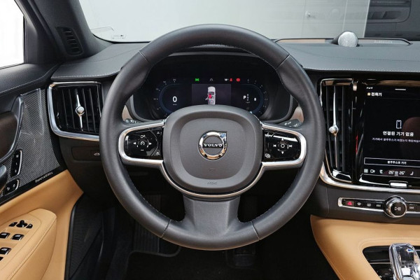 2023 Volvo S90 с пробегом 35 033 км