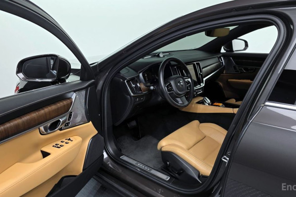 2022 Volvo S90 с пробегом 44 452 км