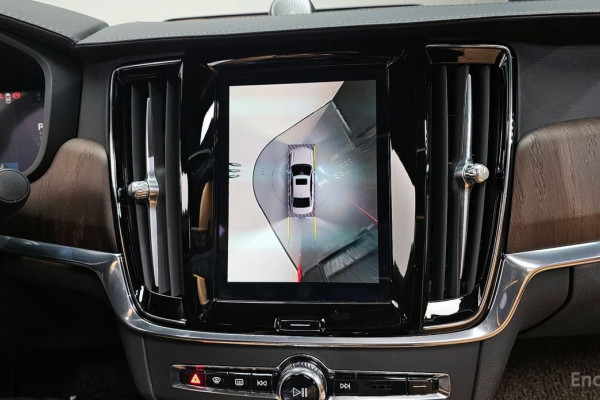 2023 Volvo S90 с пробегом 35 033 км