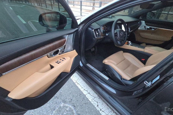 2023 Volvo S90 с пробегом 34 000 км