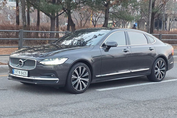 2023 Volvo S90 с пробегом 34 000 км