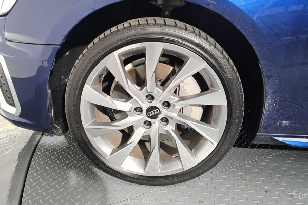 2023 Audi A4 с пробегом 17 325 км