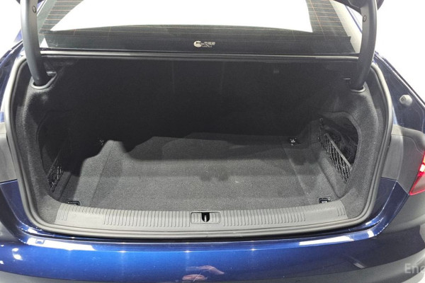 2023 Audi A4 с пробегом 17 325 км