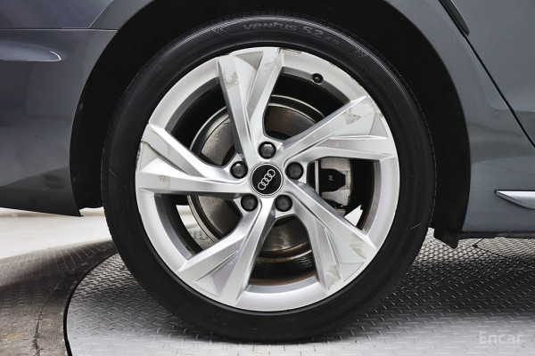 2021 Audi A4 с пробегом 74 097 км