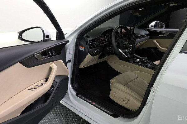2022 Audi A4 с пробегом 13 324 км