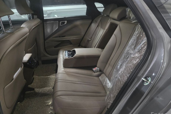 2023 Kia K8 с пробегом 30 000 км