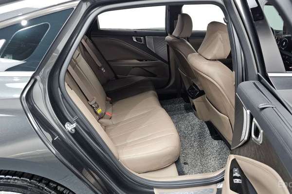 2023 Kia K8 с пробегом 19 667 км