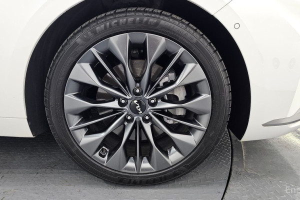 2023 Kia K8 с пробегом 23 408 км