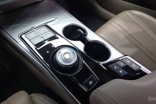 2023 Kia K8 с пробегом 24 593 км