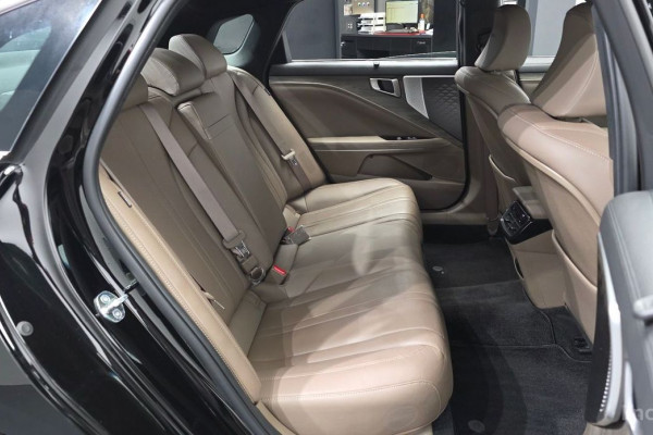 2023 Kia K8 с пробегом 24 593 км