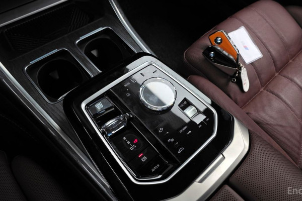 2024 BMW 7 серии с пробегом 27 829 км