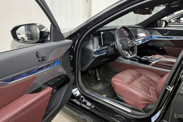 2024 BMW 7 серии с пробегом 27 829 км