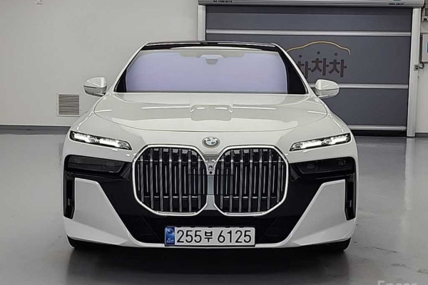 2024 BMW 7 серии с пробегом 23 060 км