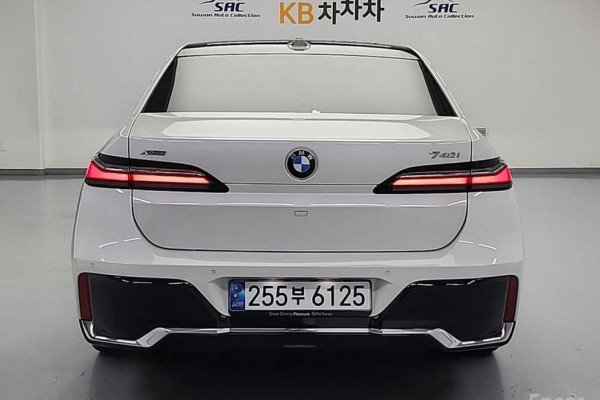 2024 BMW 7 серии с пробегом 23 060 км